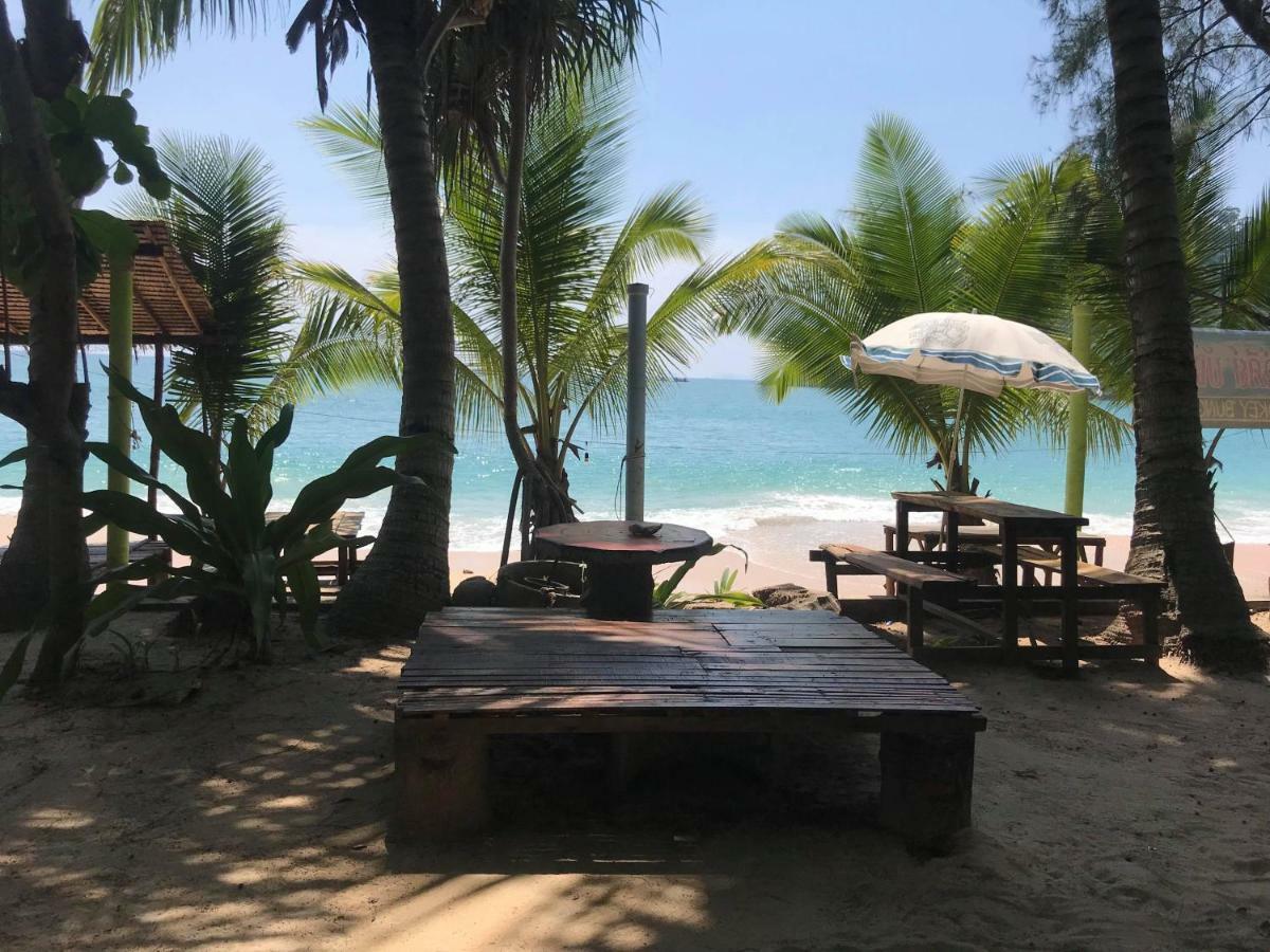 Goldkey Bungalow Hotel Koh Phayam Exterior photo